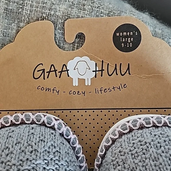 Slippers - Picture 2 of 3